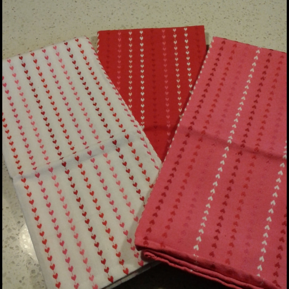 S/3 Dishtowels, heart design
